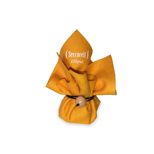 Seccorell Liliput "Sonnengelb", ein strahlendes Malset verpackt in einem gelben Wollfilzbeutel, bereit für inspirierte Kunstwerke unterwegs.