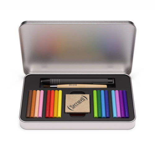 Offene Seccorell Chroma Box: 16 Finger-Wischmalfarben, Reibeblock und Zubehör im Faserguss-Einsatz.