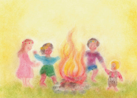 Seccorell-Postkarte "Johanni" zeigt fröhliche Kinder beim Tanz um ein leuchtendes Johannisfeuer.