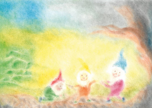 Seccorell Postkarte "Ringel Ringel Reihe" zeigt tanzende Zwerge in einem lebhaften Farbspiel, liebevoll illustriert mit Seccorell-Farben.